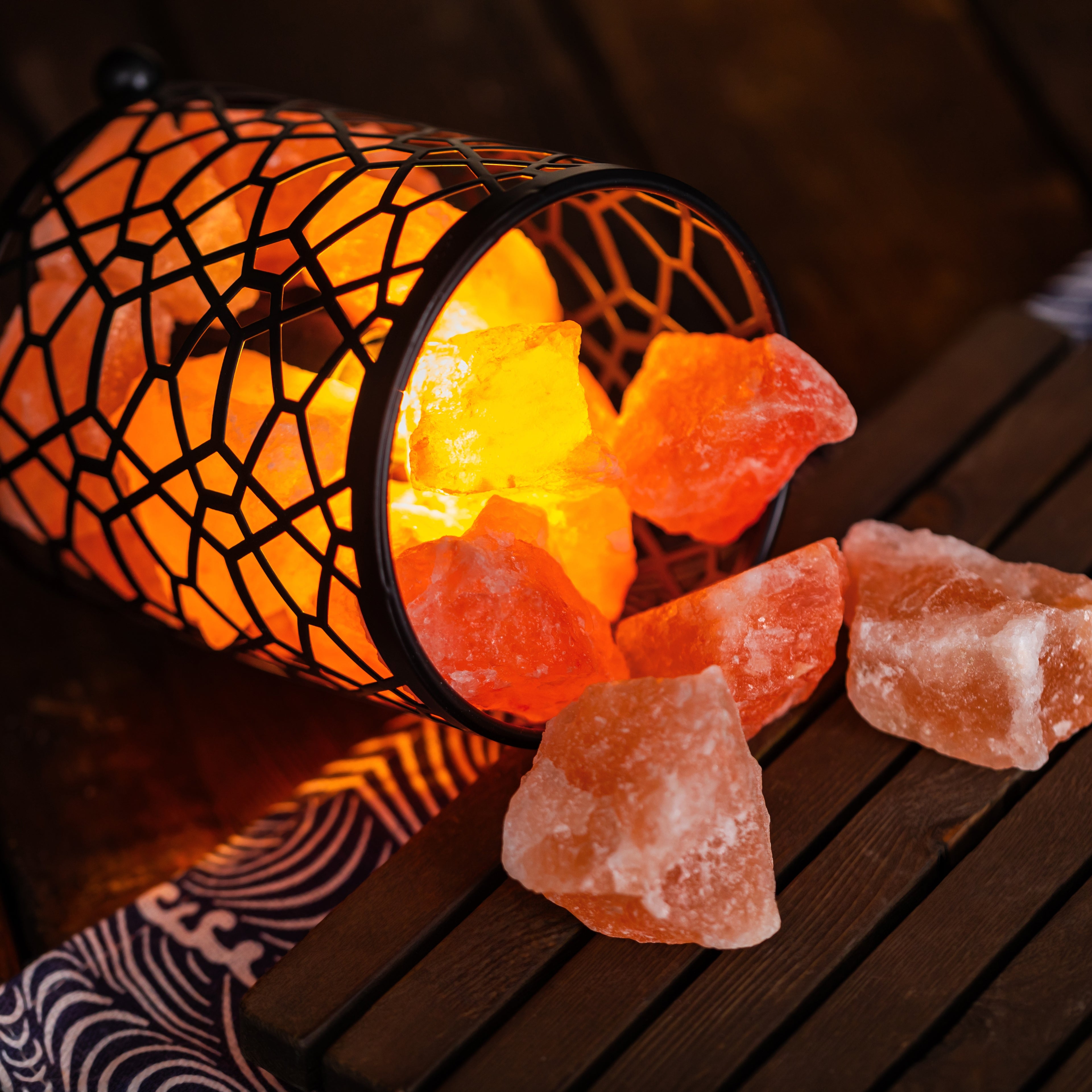 Geometric Pattern Himalayan Salt Lamp – Iron Art Series